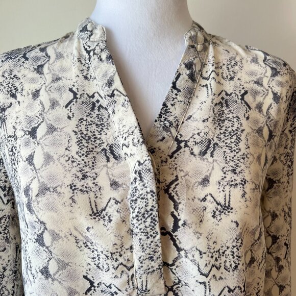 Lux & Chic Cynthia Rowley 100% Silk Button-Front Tunic | Cream Snake Print | S - Picture 4 of 16